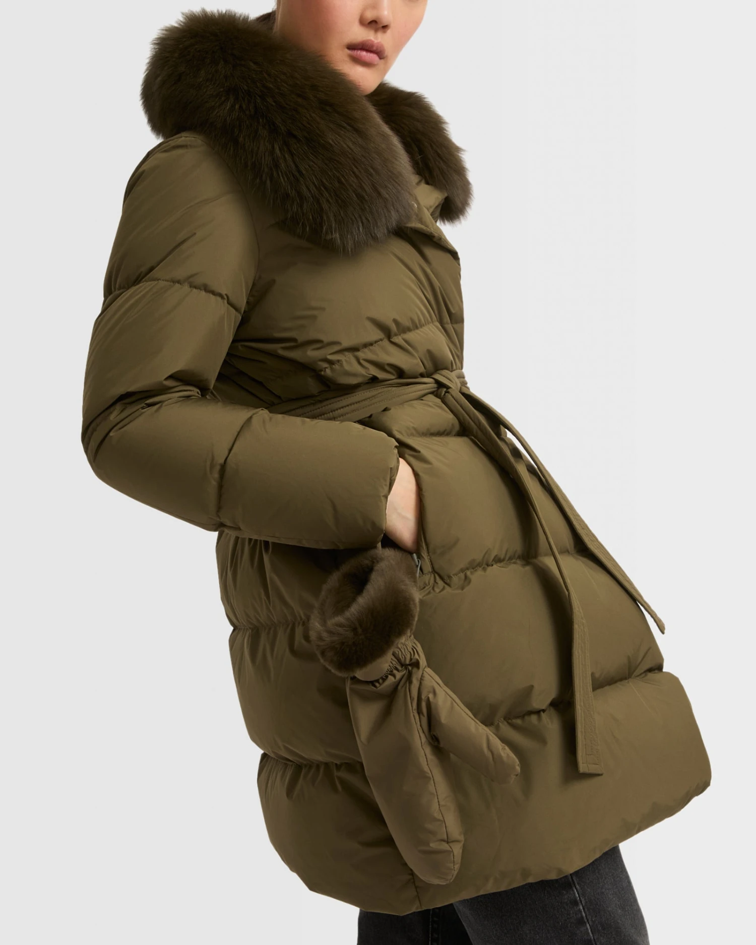 Doudoune Ceinturée En Tissu Technique Imperméable Avec Fourrure De Renard Et Lapin 4 Doudoune Ceinturée En Tissu Technique Imperméable Avec Fourrure De Renard Et Lapin – Image 2