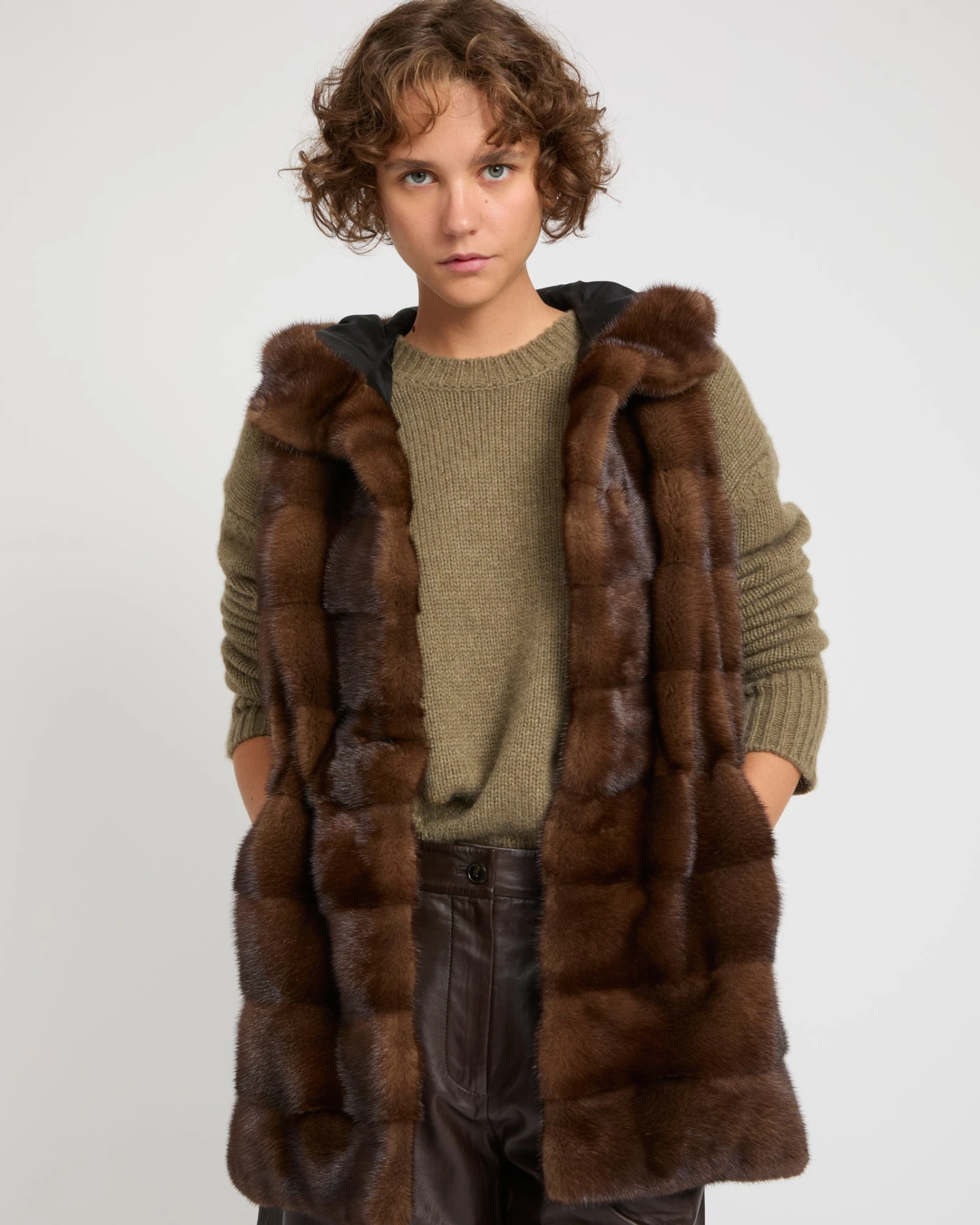 Gilet à Capuche En Fourrure De Vison Long Poil 4 Gilet à Capuche En Fourrure De Vison Long Poil – Image 2