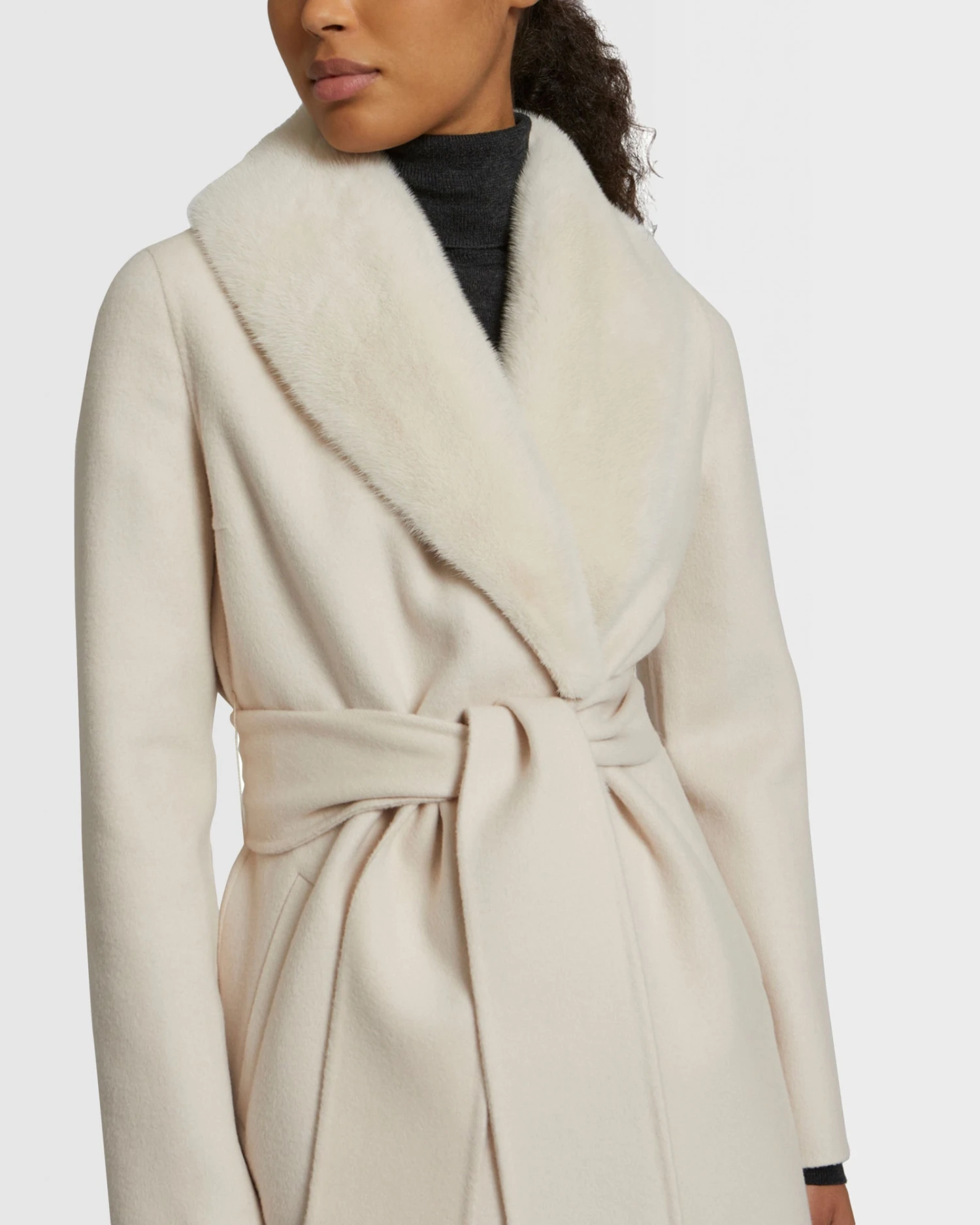 Manteau En Lainage Cachemire Avec Col Et Parementure En Fourrure De Vison 5 Manteau En Lainage Cachemire Avec Col Et Parementure En Fourrure De Vison – Image 3