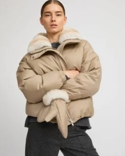 Doudoune Courte En Tissu Flanelle Et Col Amovible En Chinchilla