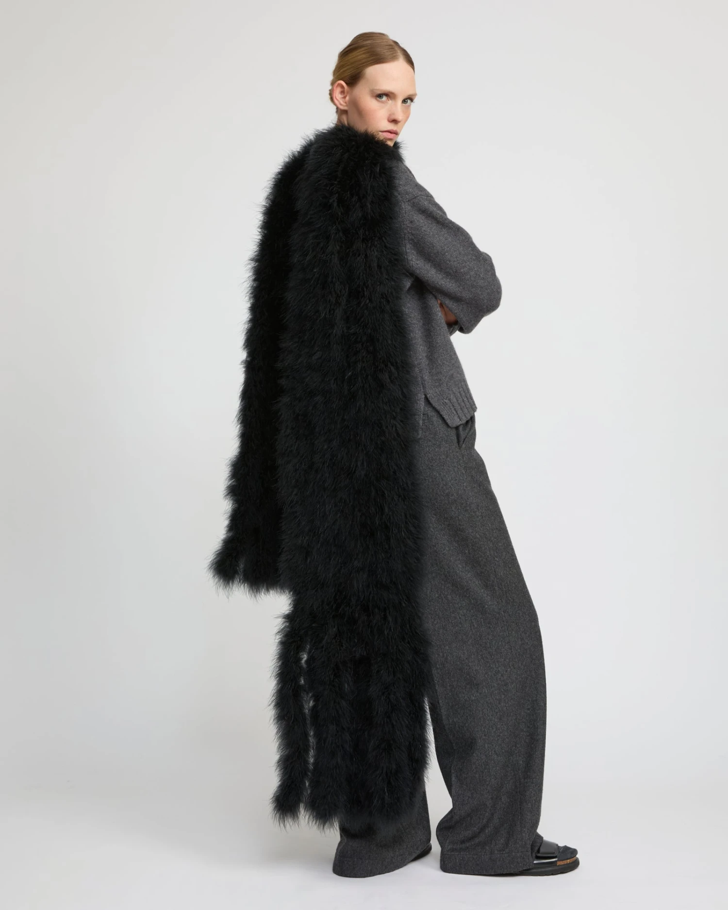 Maxi écharpe à Franges En Plumes 5 Maxi écharpe à Franges En Plumes – Image 3