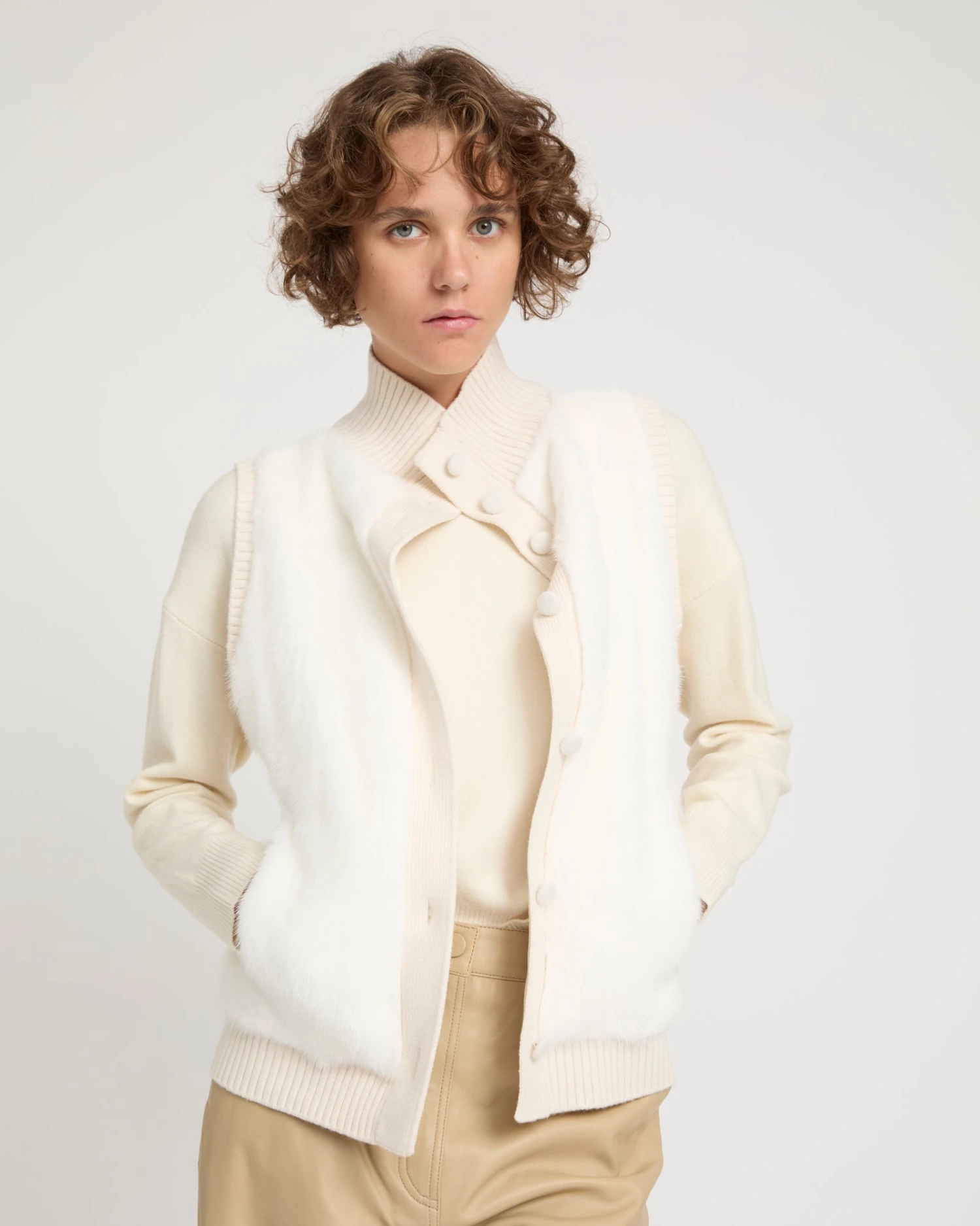 Gilet En Fourrure De Vison Et Maille Mérinos 4 Gilet En Fourrure De Vison Et Maille Mérinos – Image 2