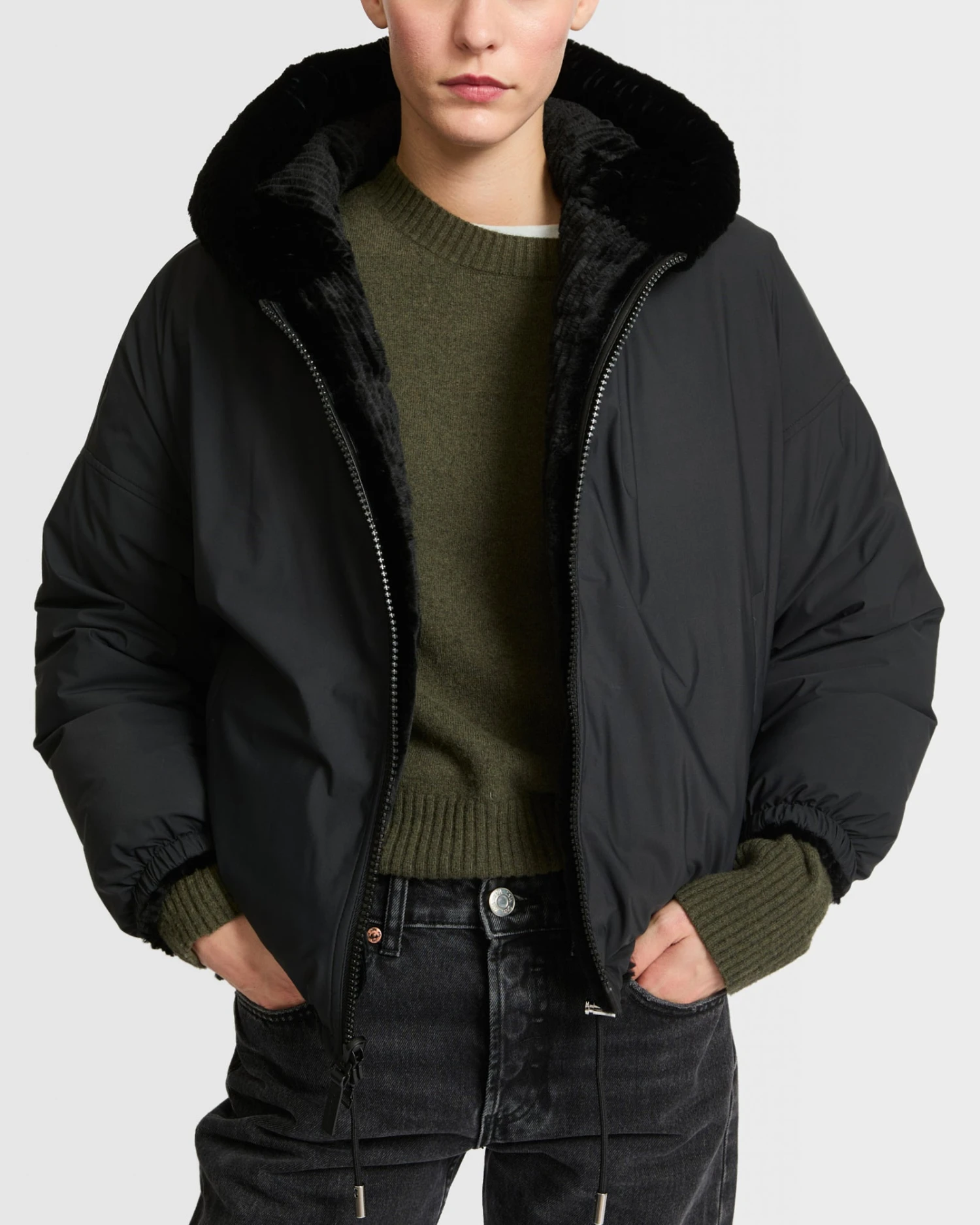 Doudoune Courte Réversible à Capuche En Lapin Rex Cotelé Et Tissu Technique 6 Doudoune Courte Réversible à Capuche En Lapin Rex Cotelé Et Tissu Technique – Image 4