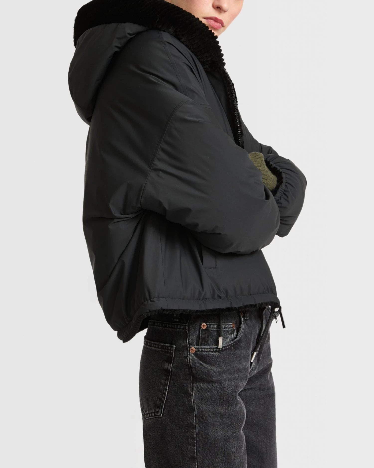 Doudoune Courte Réversible à Capuche En Lapin Rex Cotelé Et Tissu Technique 7 Doudoune Courte Réversible à Capuche En Lapin Rex Cotelé Et Tissu Technique – Image 5