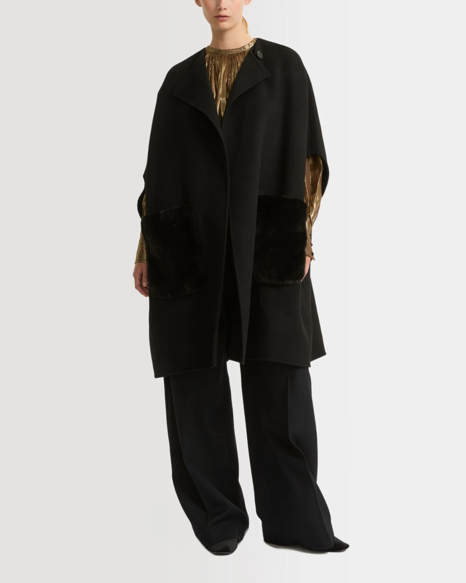Cape En Lainage Cachemire Et Poches Amovibles En Fourrure De Vison 4 Cape En Lainage Cachemire Et Poches Amovibles En Fourrure De Vison – Image 2