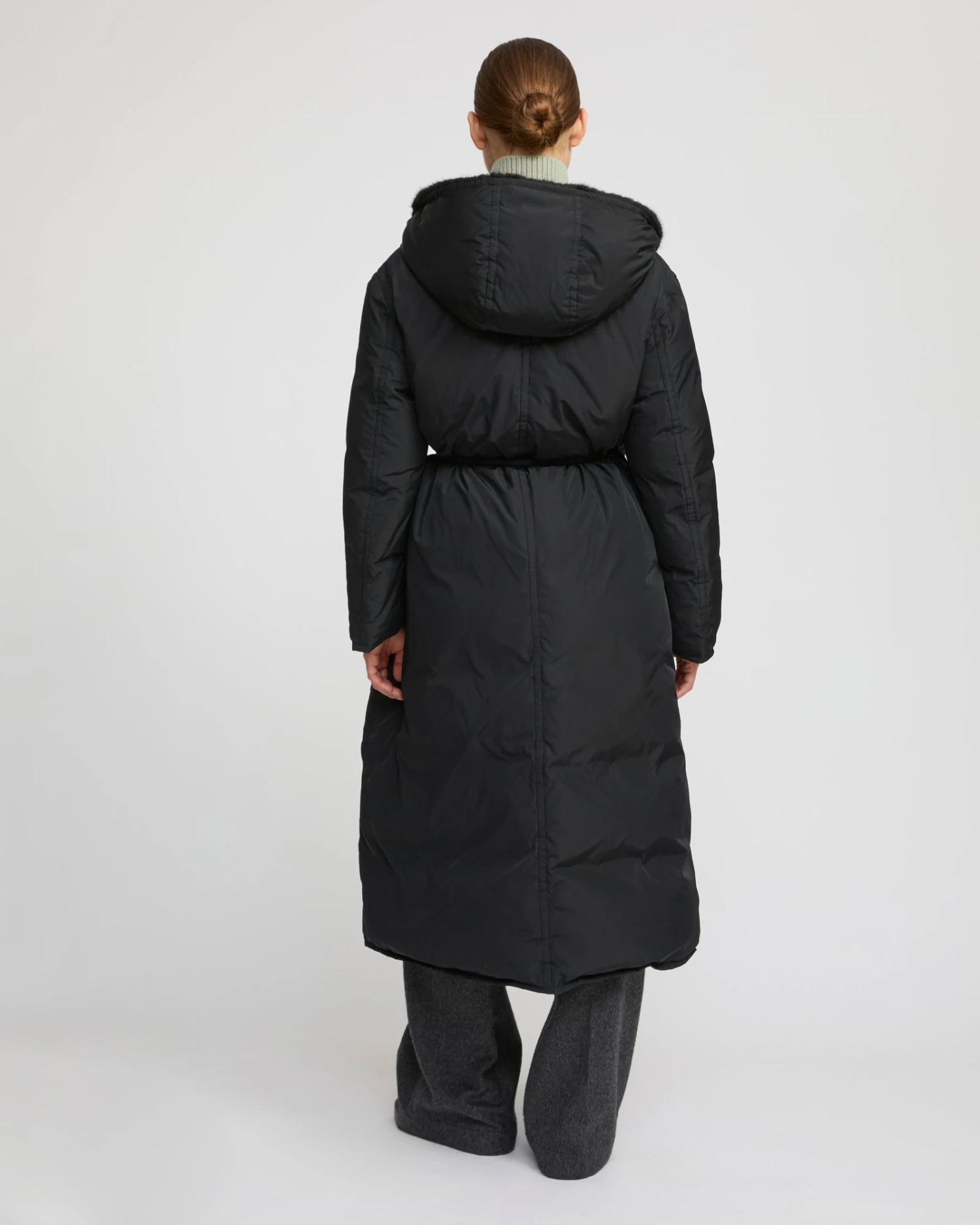 Manteau Doudoune Longue En Tissu Technique Et Fourrure De Vison 7 Manteau Doudoune Longue En Tissu Technique Et Fourrure De Vison – Image 5
