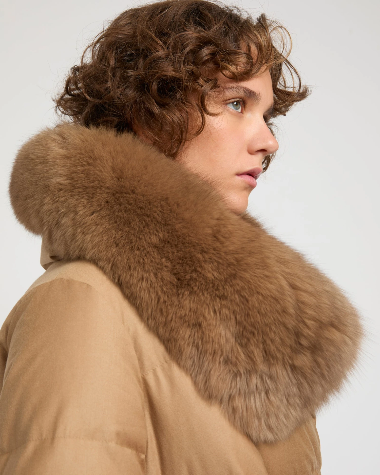 Doudoune Longue En Flanelle Loro Piana Avec Col Amovible En Fourrure De Renard 4 Doudoune Longue En Flanelle Loro Piana Avec Col Amovible En Fourrure De Renard – Image 2