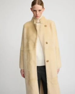 Manteau Droit Ceinturé En Peau Lainée