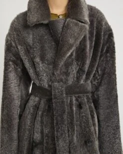 Manteau à Double Boutonnage En Peau Lainée Agneau Façon Astrakan 15 Manteau à Double Boutonnage En Peau Lainée Agneau Façon Astrakan -yves salomon boutique 25WYM64230MELAA9135236