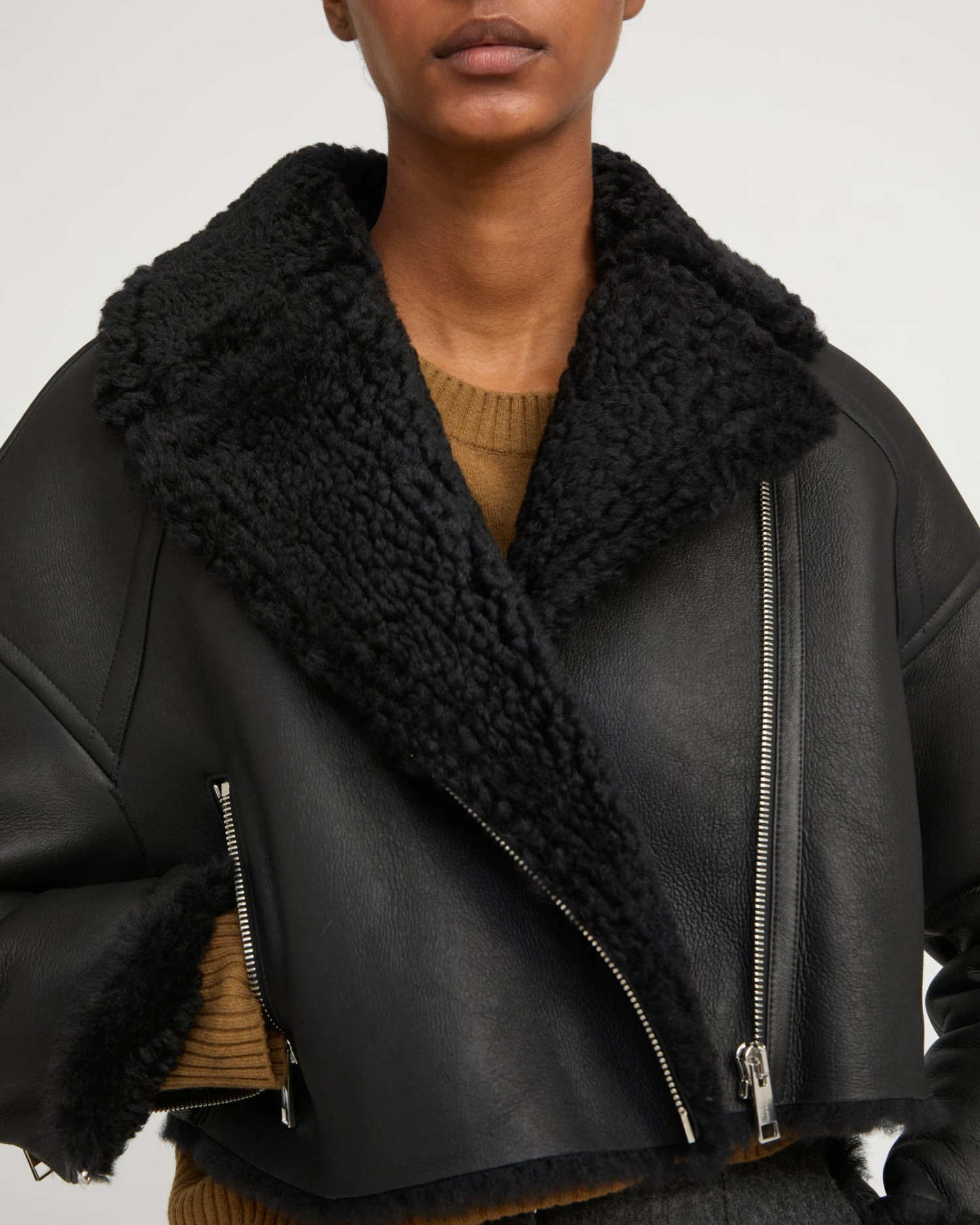 Perfecto Croppé En Peau Lainée Mérinos Vernis 5 Perfecto Croppé En Peau Lainée Mérinos Vernis – Image 3