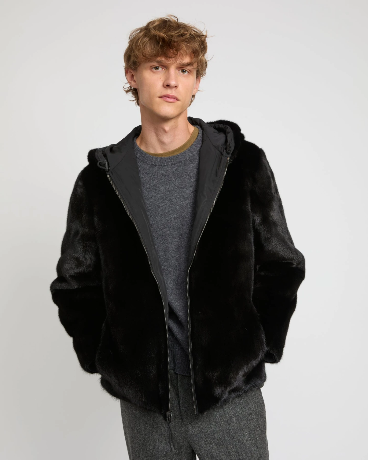 Blouson à Capuche Réversible En Fourrure De Vison Et Tissu Technique 4 Blouson à Capuche Réversible En Fourrure De Vison Et Tissu Technique – Image 2