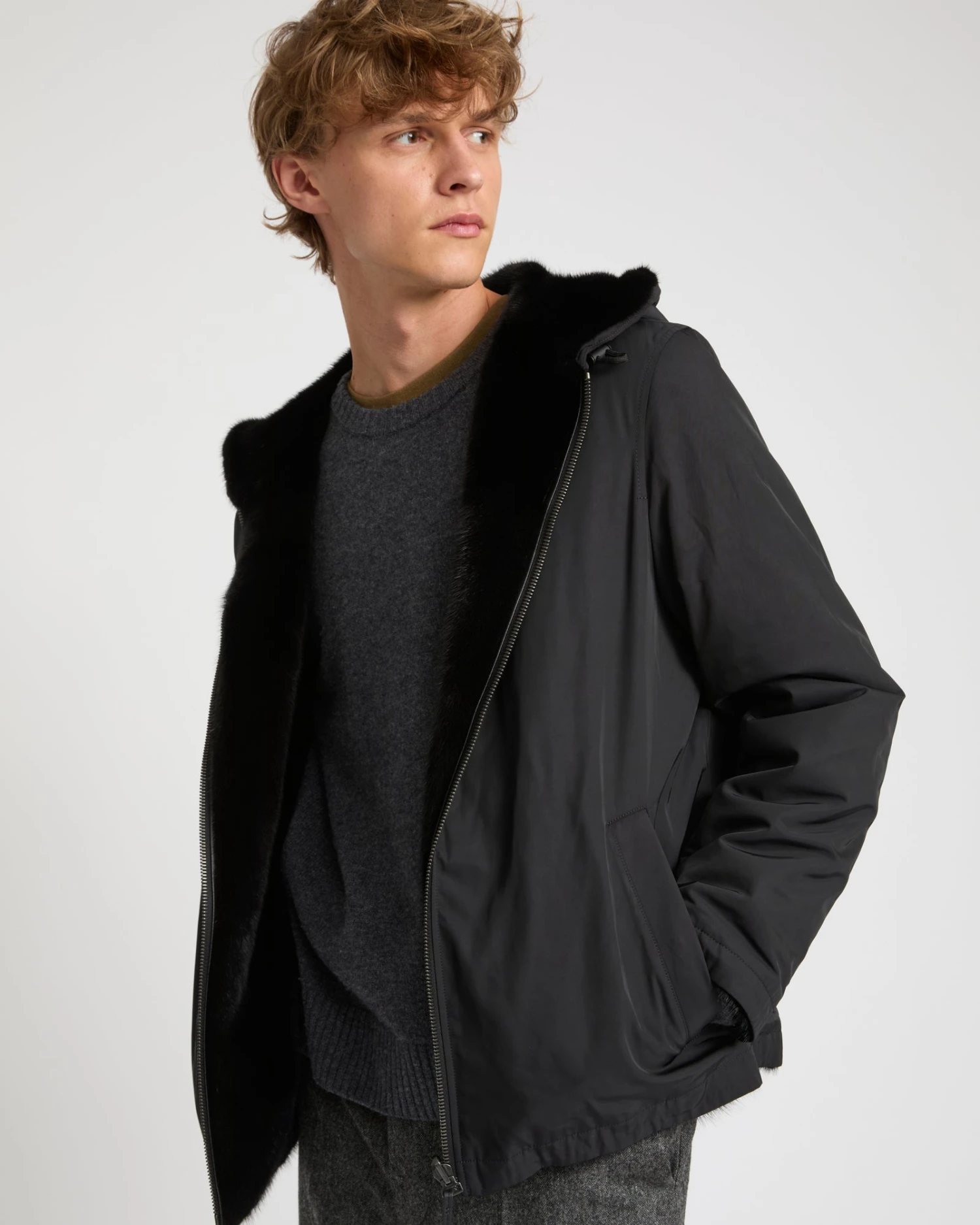 Blouson à Capuche Réversible En Fourrure De Vison Et Tissu Technique 5 Blouson à Capuche Réversible En Fourrure De Vison Et Tissu Technique – Image 3