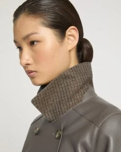 Manteau Trench En Cuir D'agneau Doublé Tissu Motif Pied-de-poule 10 Manteau Trench En Cuir D'agneau Doublé Tissu Motif Pied-de-poule -yves salomon boutique 26WYM21306APTIB3201 3 c4ee80ae 3ae3 4770 b690 3b9826939805