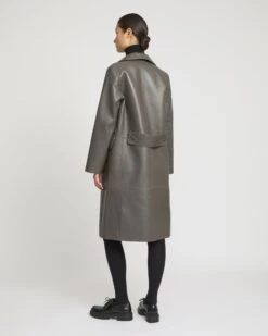 Manteau Trench En Cuir D'agneau Doublé Tissu Motif Pied-de-poule 11 Manteau Trench En Cuir D'agneau Doublé Tissu Motif Pied-de-poule -yves salomon boutique 26WYM21306APTIB3201 4 f9346f93 c9b9 47c8 801d 36ba380dbed9