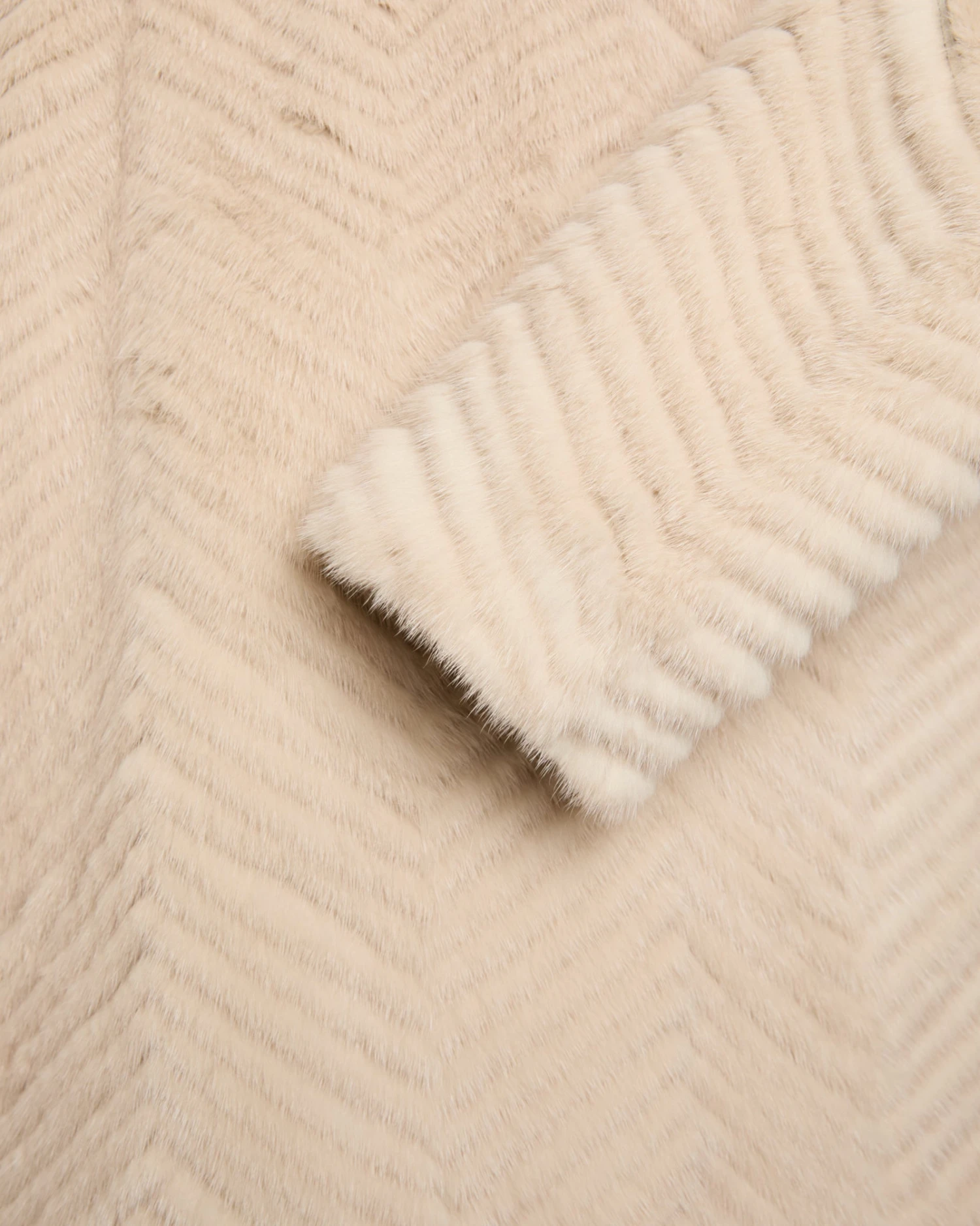 Manteau Long En Maille Mérinos Et Fourrure De Vison 9 Manteau Long En Maille Mérinos Et Fourrure De Vison – Image 7